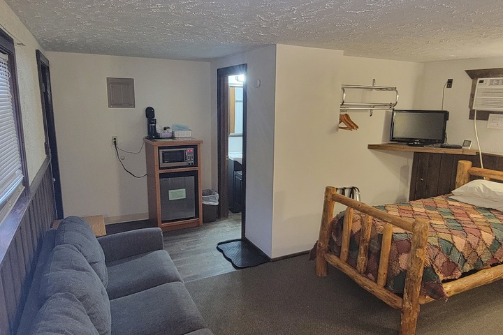Room 15 of 32