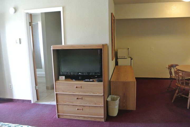 Vino Inn & Suites