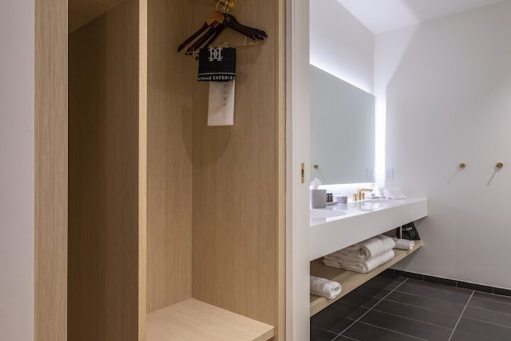 Room 73 of 110