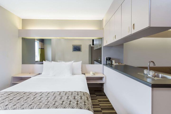 Room 13 of 27