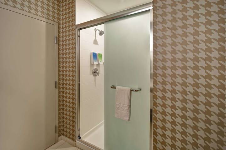 Room 26 of 43