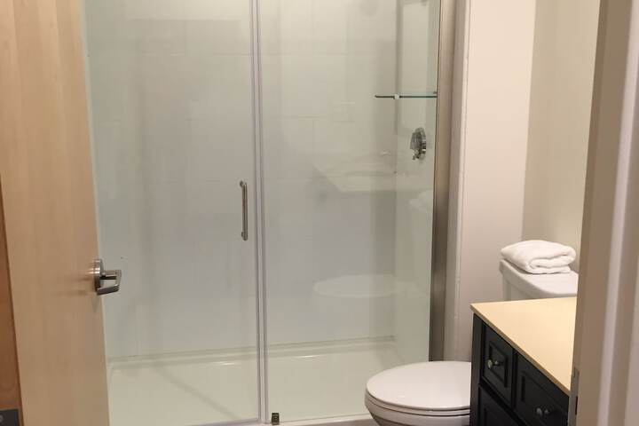 Howard Johnson by Wyndham Quincy / Boston