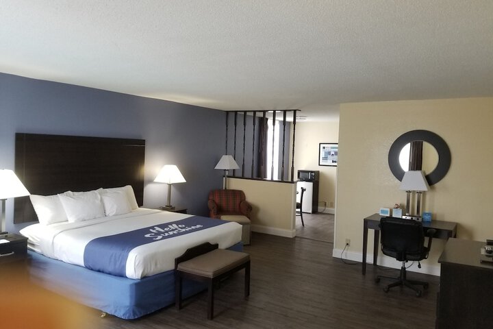 Days Inn by Wyndham Easley / Greenville/Clemson Area