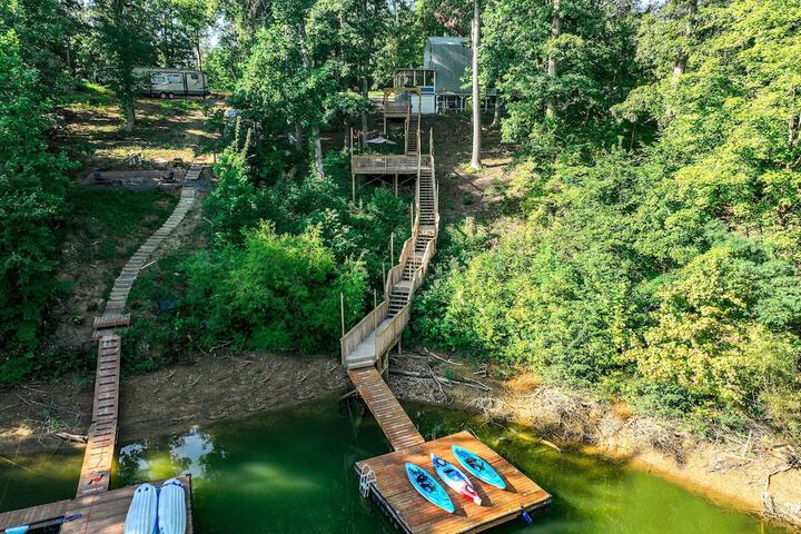 emerald Cove Chalet on Douglas Lake w / Hot Tub!