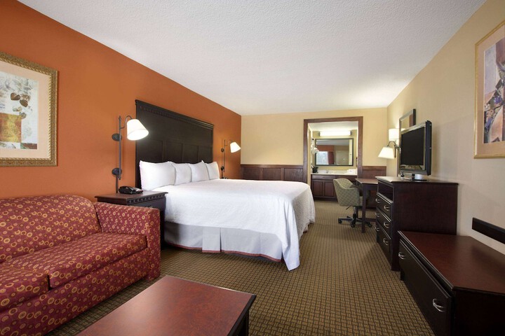 Days Inn by Wyndham Longview South
