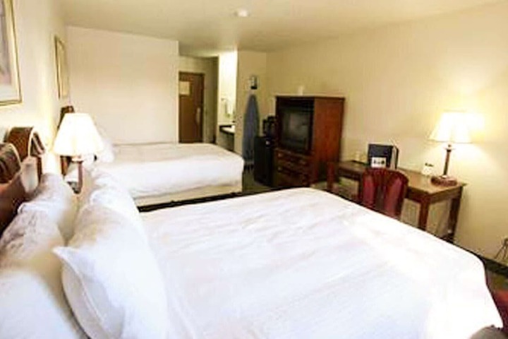Harbor Winds Hotel