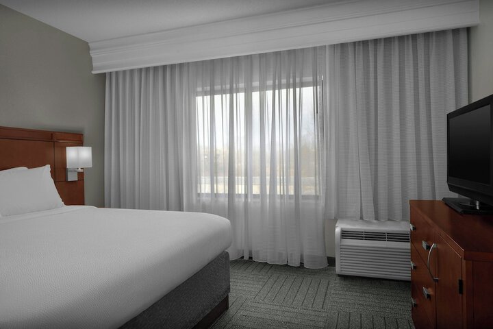 Courtyard by Marriott Greensboro Airport