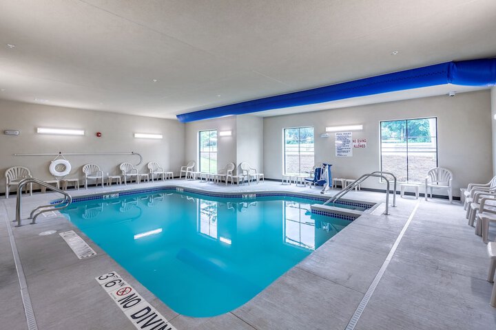 Cobblestone Hotel and Suites Janesville