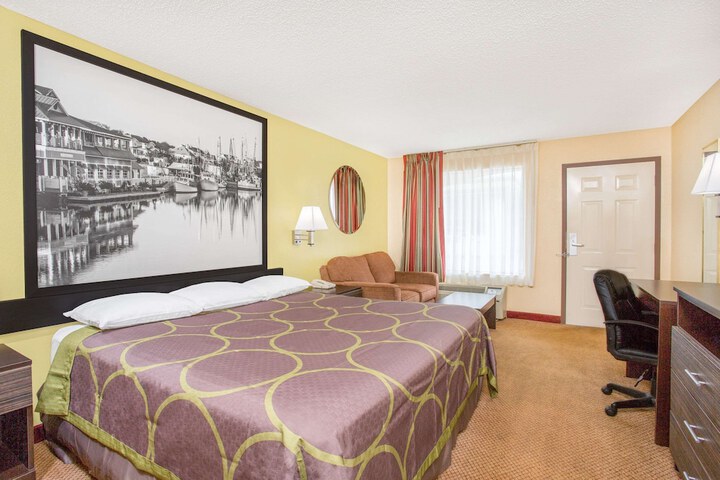 Room 10 of 17