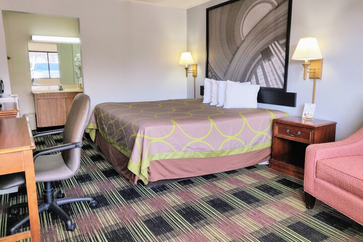 Sprucewood Inn