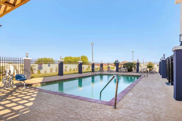 Pool 4 of 35