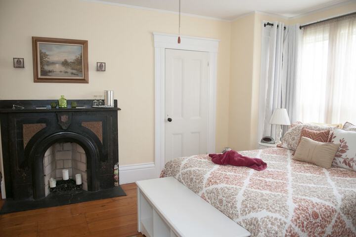 Candlebay Inn
