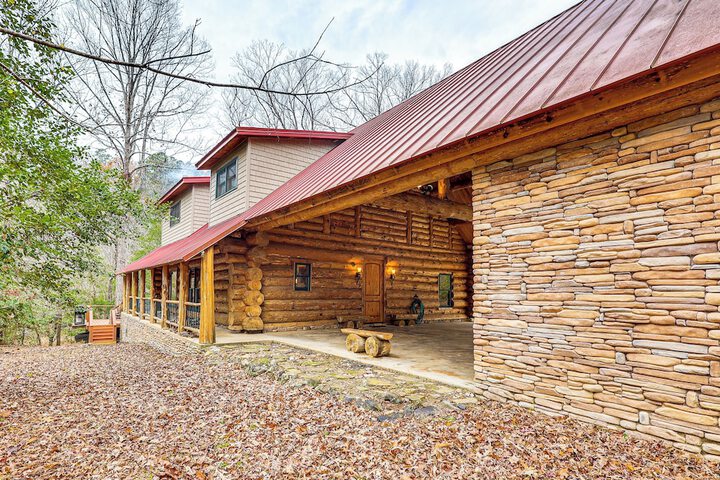 Fish Boat & Hike: Pet-friendly Cabin in Arkansas