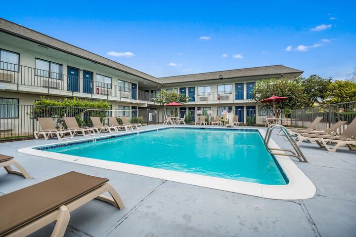 Pool 9 of 34