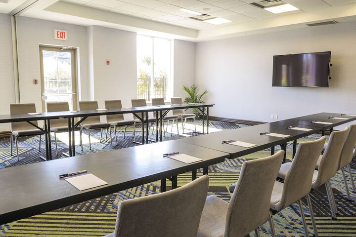 Holiday Inn Express & Suites North Bay by IHG