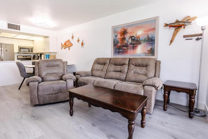 Bass & Sun Condominium 2 / 2 Bedroom