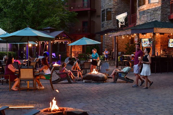 Wilderness at the Smokies – River Lodge Suites