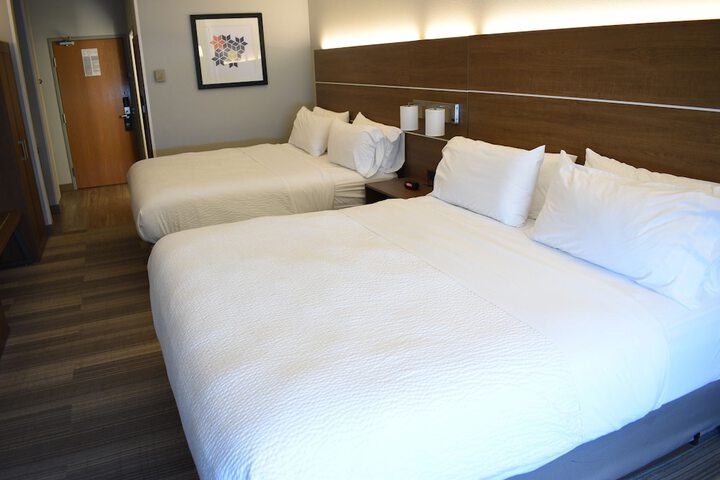 Room 15 of 77