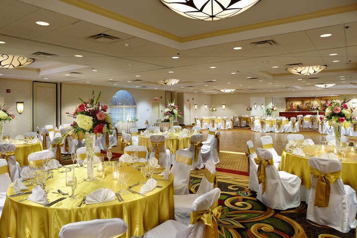 Ballroom/Hall 18 of 21