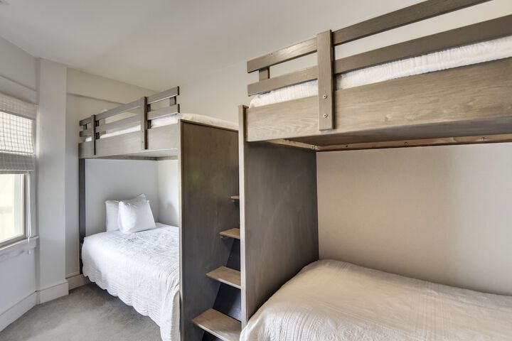 Room 27 of 71