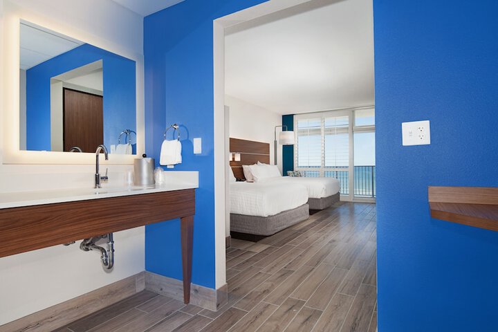 Holiday Inn Express & Suites Panama City Beach - Beachfront by IHG