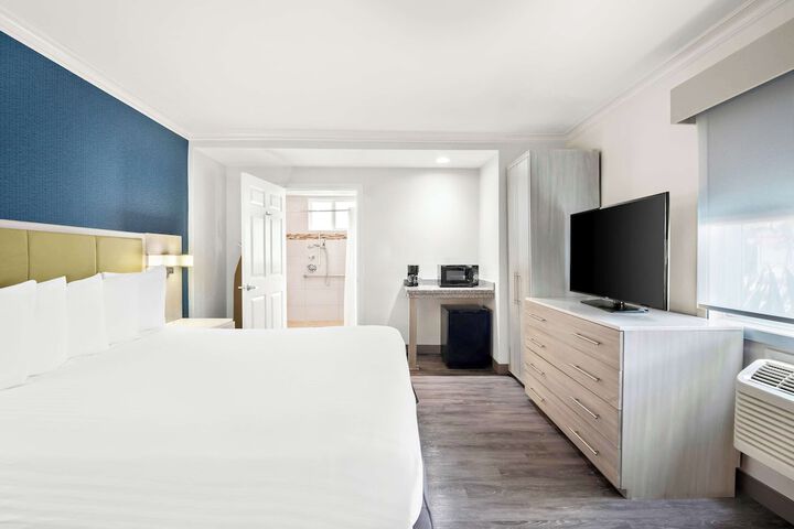 Room 17 of 42