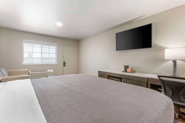 Room 8 of 30