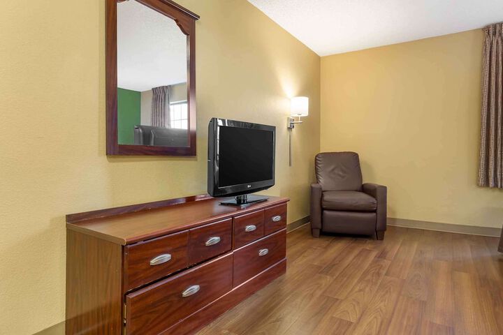 Room 14 of 28