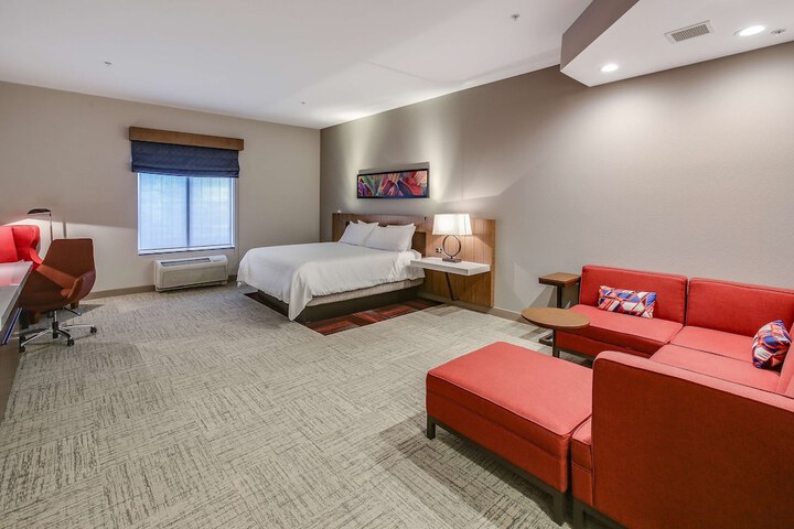 Room 33 of 46