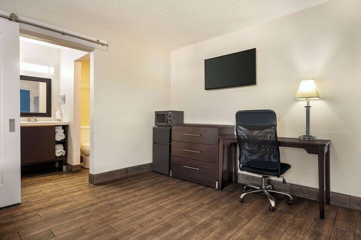 Room 43 of 59