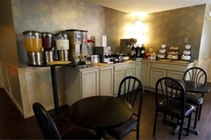 Breakfast/Coffee Service 9 of 17