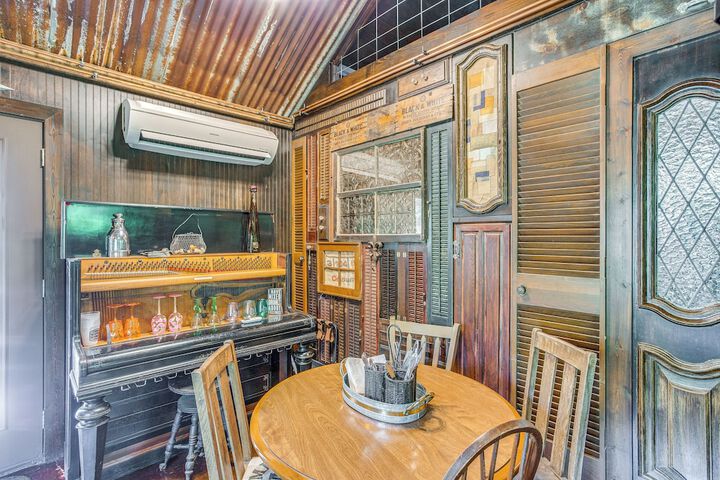 Lake Holbrook Waterfront Vacation Rental w / Dock!