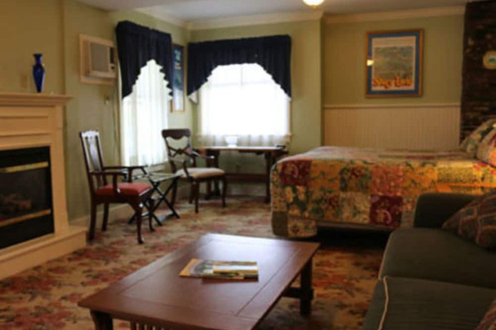 Room 32 of 46
