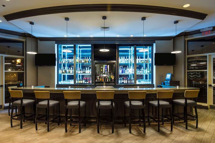 Lounge 96 of 103