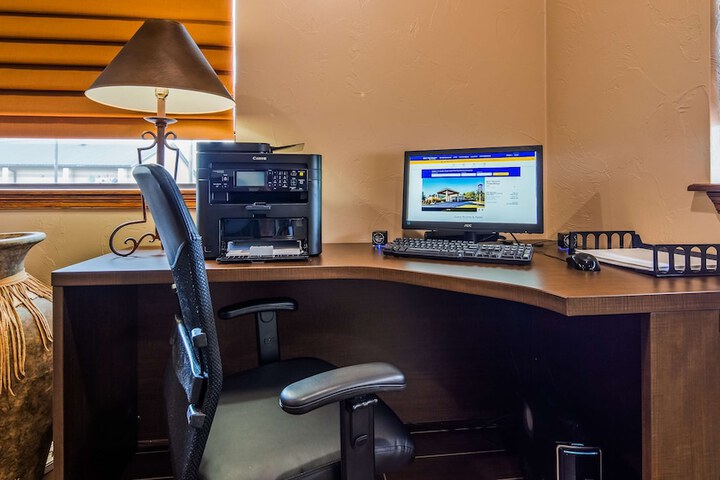 Business Center 15 of 15