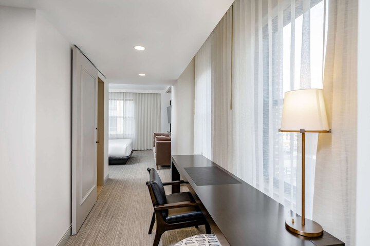 Hotel Fort Des Moines Curio Collection by Hilton