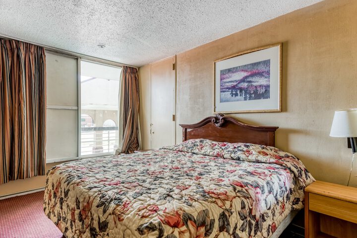 Room 13 of 31