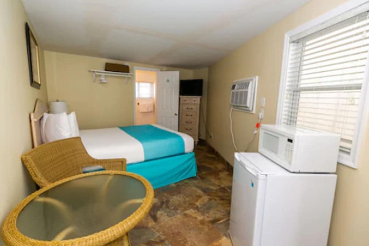 Room 25 of 37
