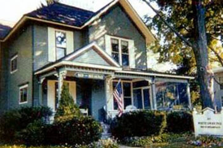 White Swan Inn Bed & Breakfast