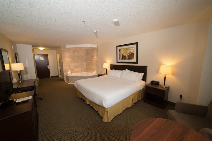 Room 35 of 76