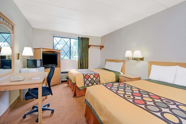 Super 8 by Wyndham Stamford / New York City Area