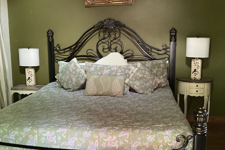 Room 48 of 112