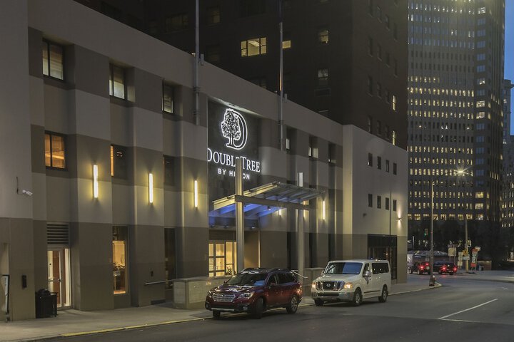 DoubleTree by Hilton Hotel & Suites Pittsburgh Downtown
