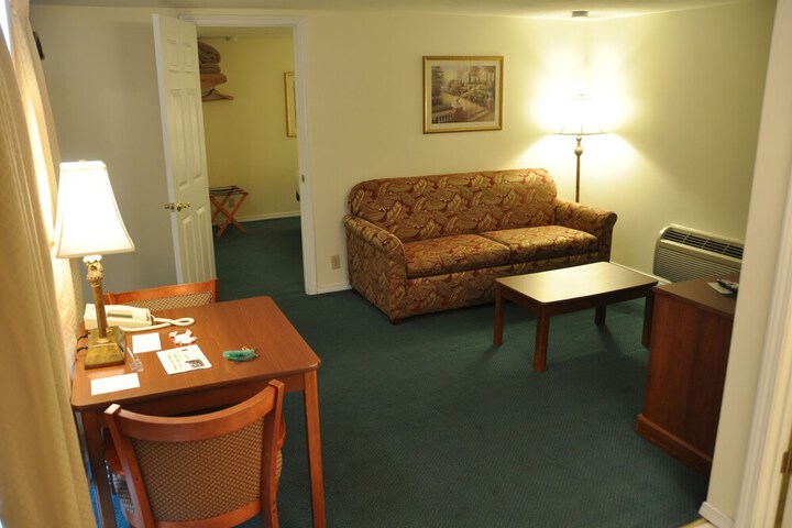 Room 28 of 34