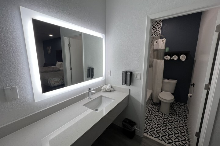 Room 17 of 52
