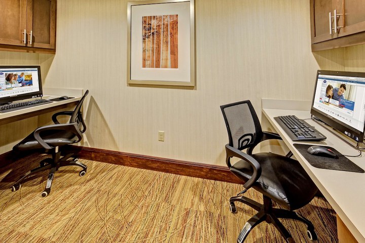 Business Center 26 of 26