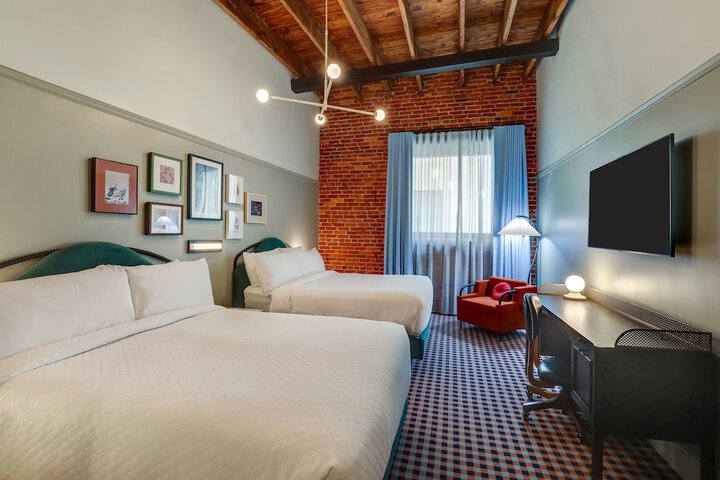 Room 21 of 43