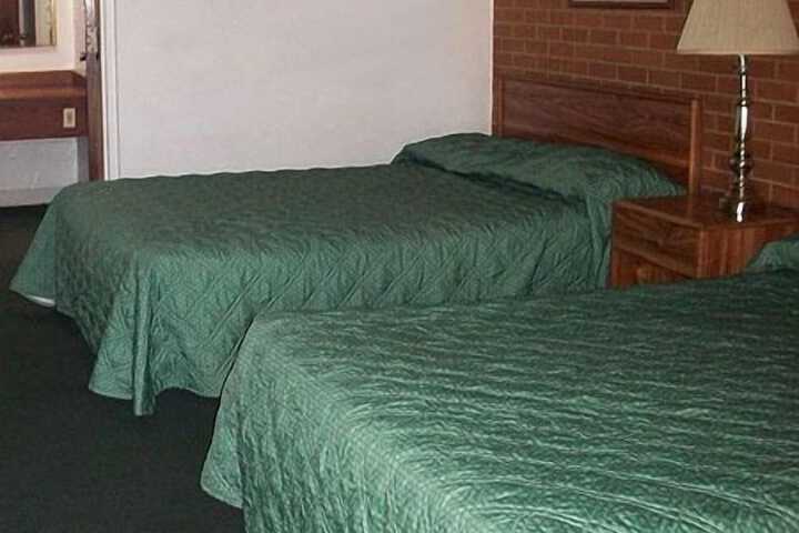 Room 4 of 8