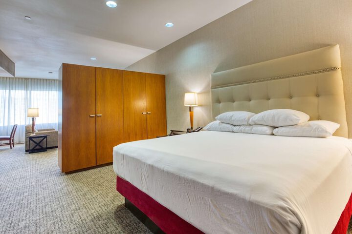 Room 26 of 168