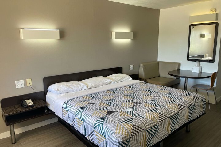 Room 15 of 19